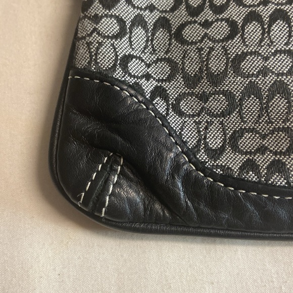 EUC  Vintage Coach  wristlet pouch in signature jacquard and leather - Picture 5 of 12